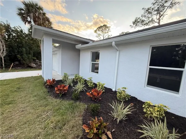 a front view of house with yard