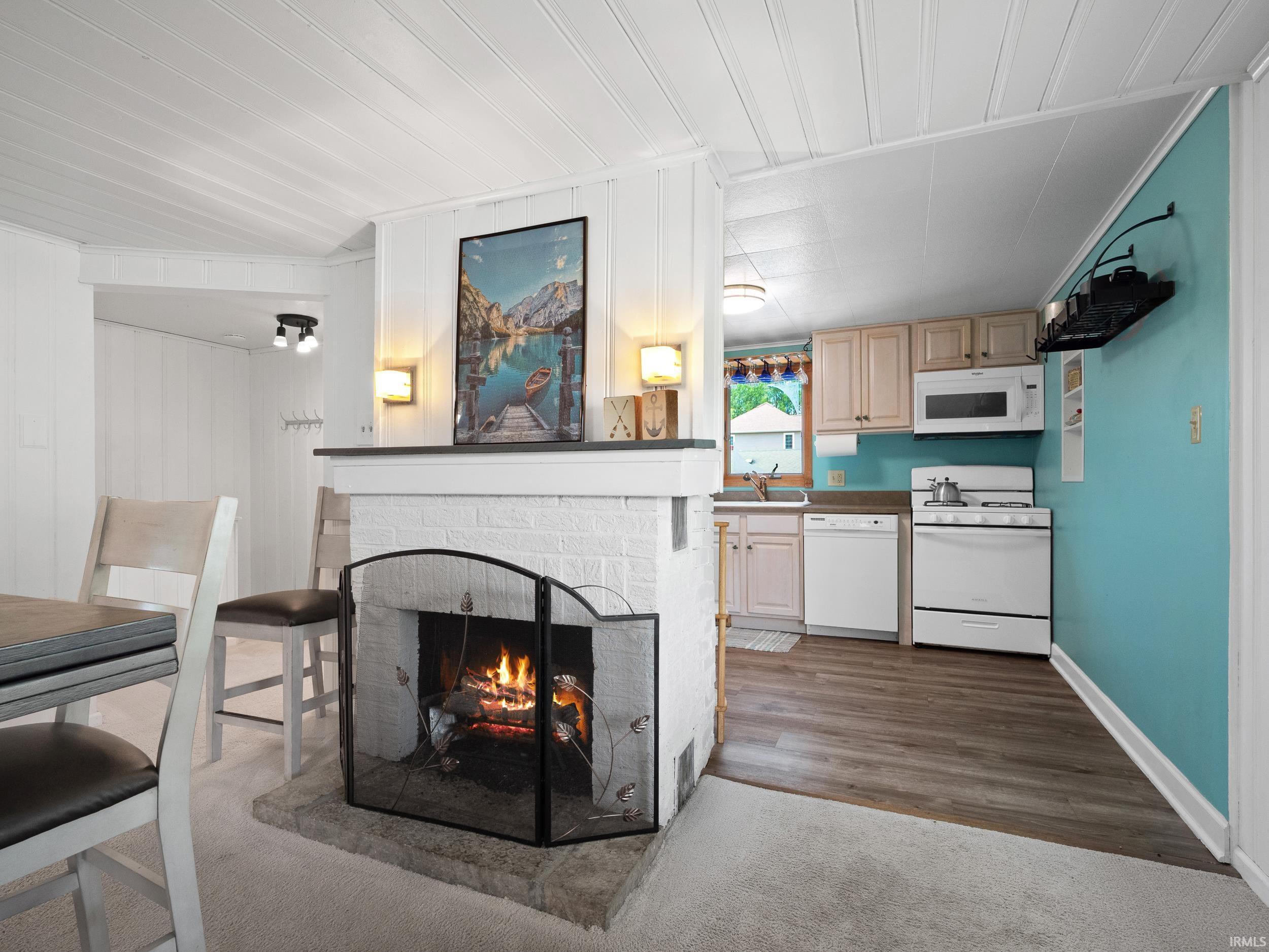 11621 North Elm Grove Road Syracuse, IN 46567 - Photo 11 of 36 Gallery Image 11