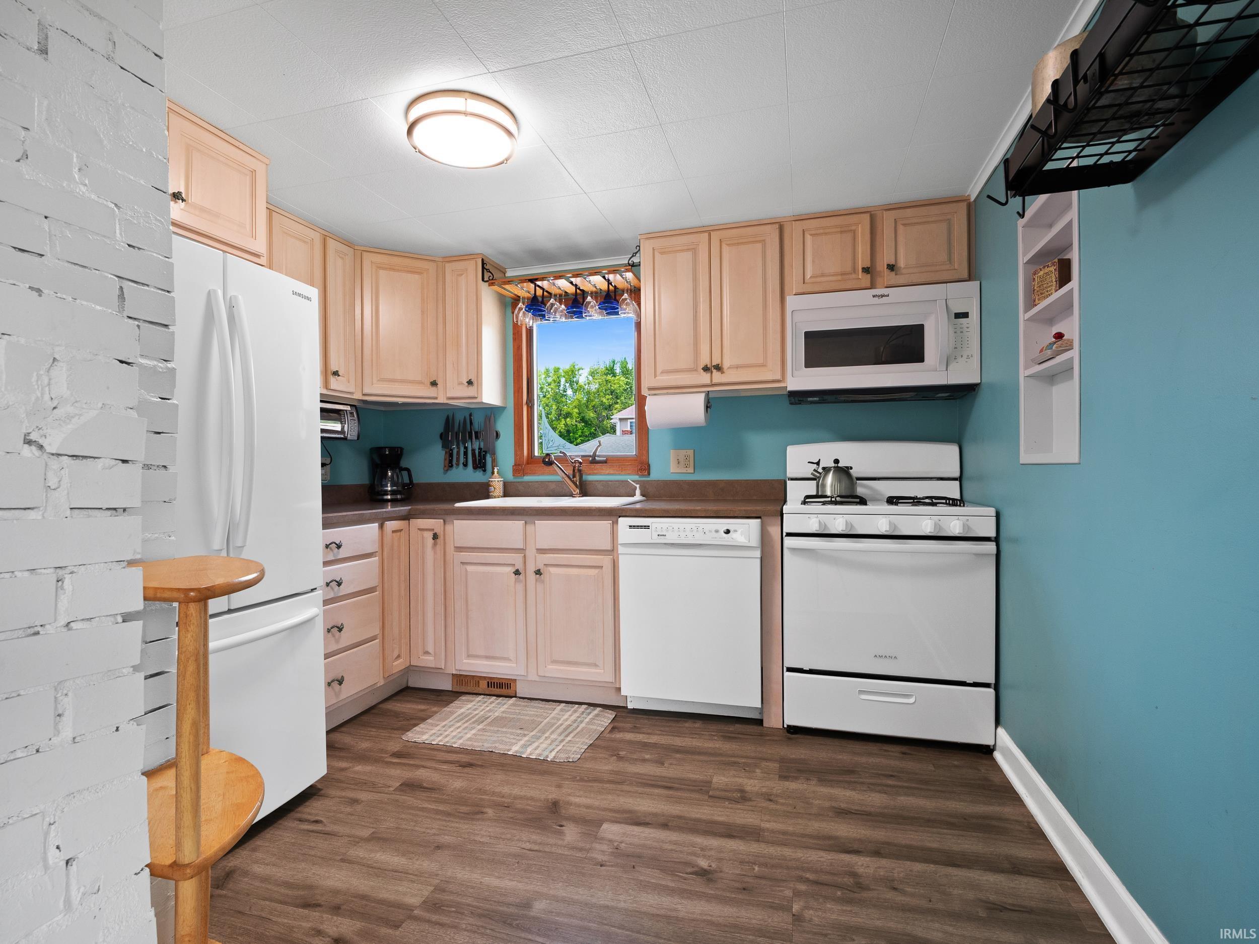 11621 North Elm Grove Road Syracuse, IN 46567 - Photo 12 of 36 Gallery Image 12