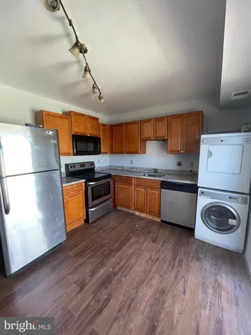 $1,950 | 2824 Chablis Circle, Unit 7, Woodbridge, VA 22192