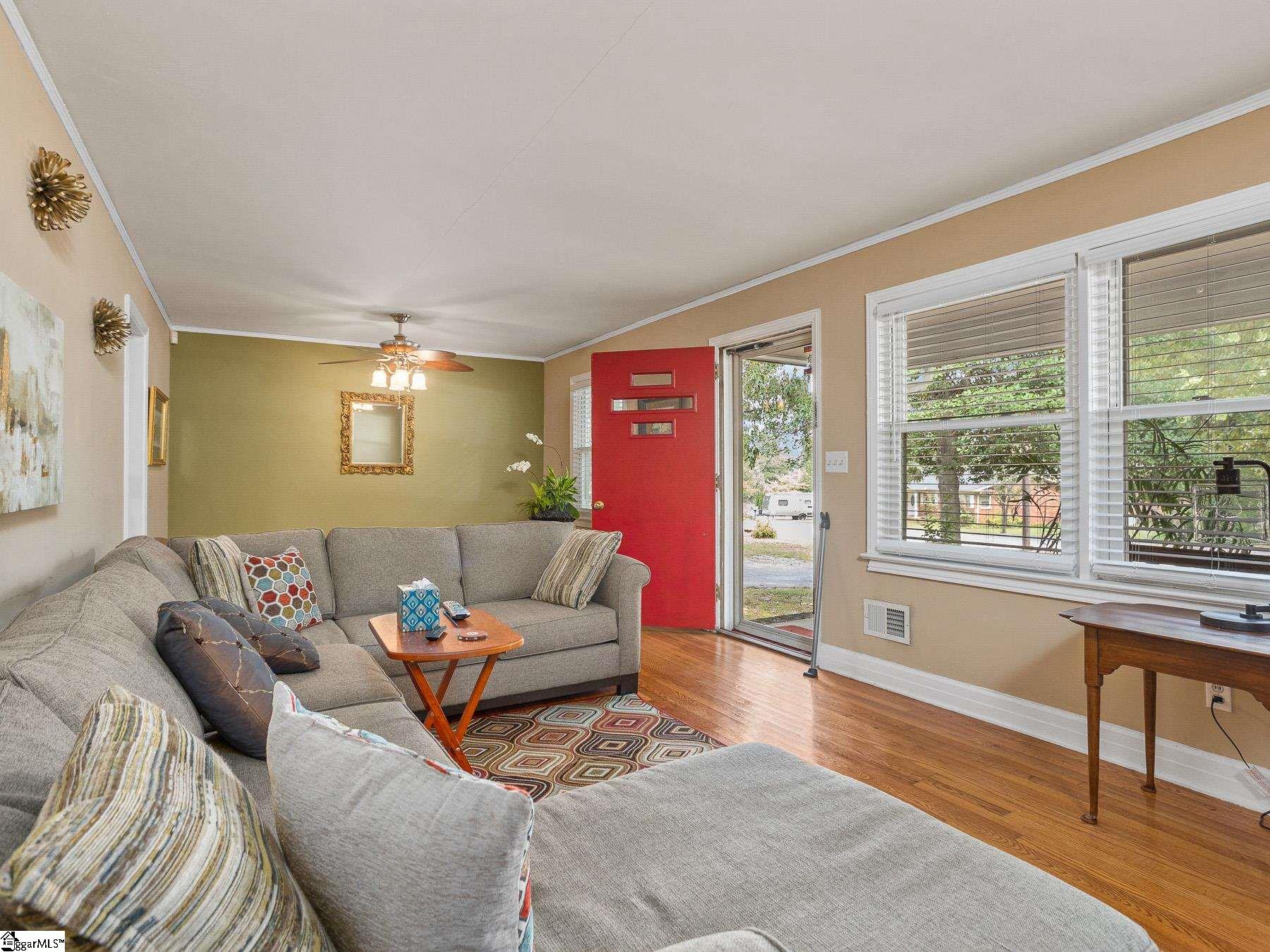 1703 East Lee Road Taylors, SC 29687 - Photo 2 of 26 Gallery Image 2