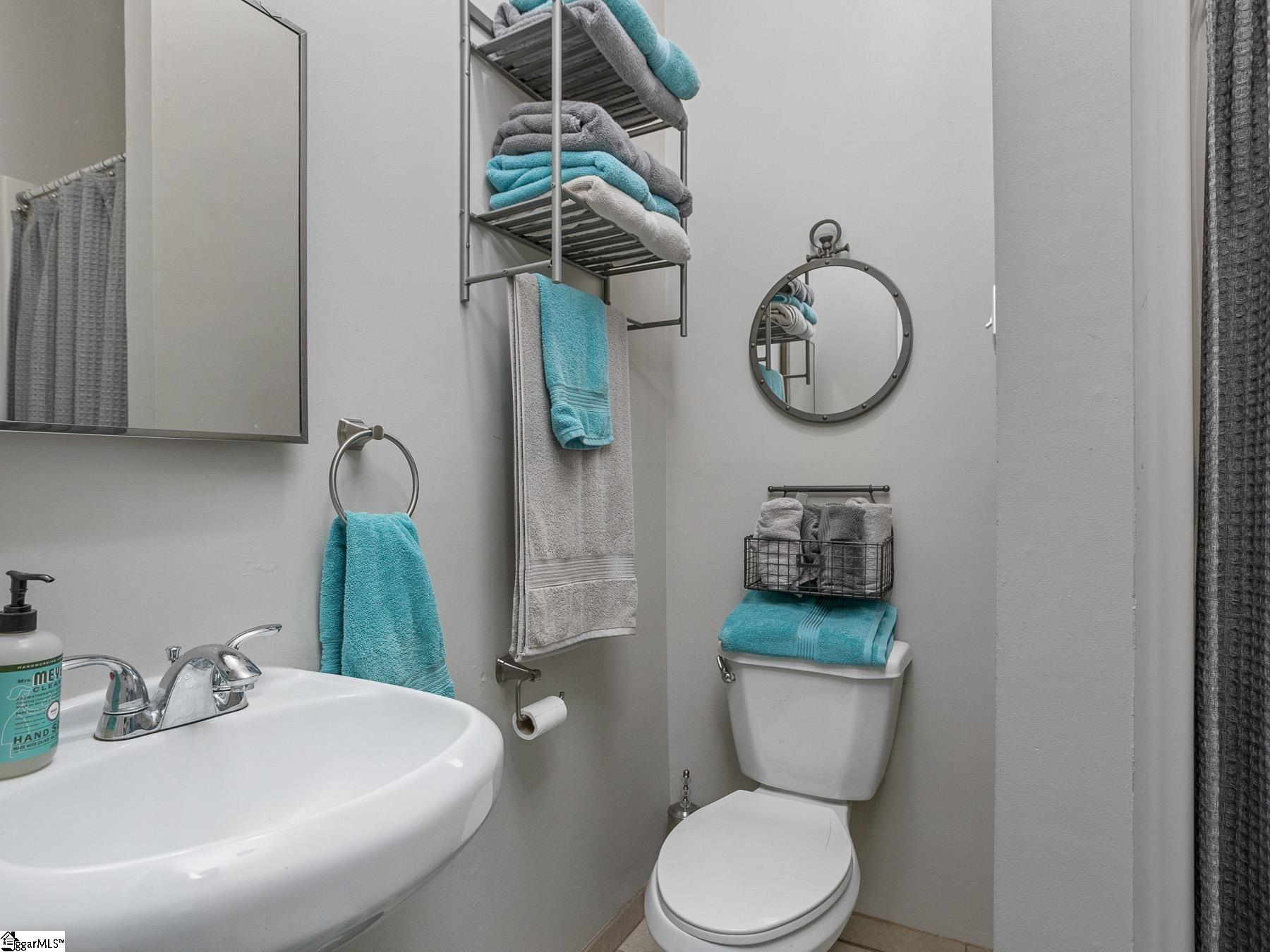 1703 East Lee Road Taylors, SC 29687 - Photo 17 of 26 Gallery Image 17