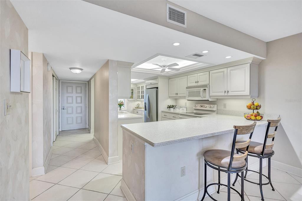 420 Beach Road, Unit 203 Sarasota, FL 34242 - Photo 25 of 91