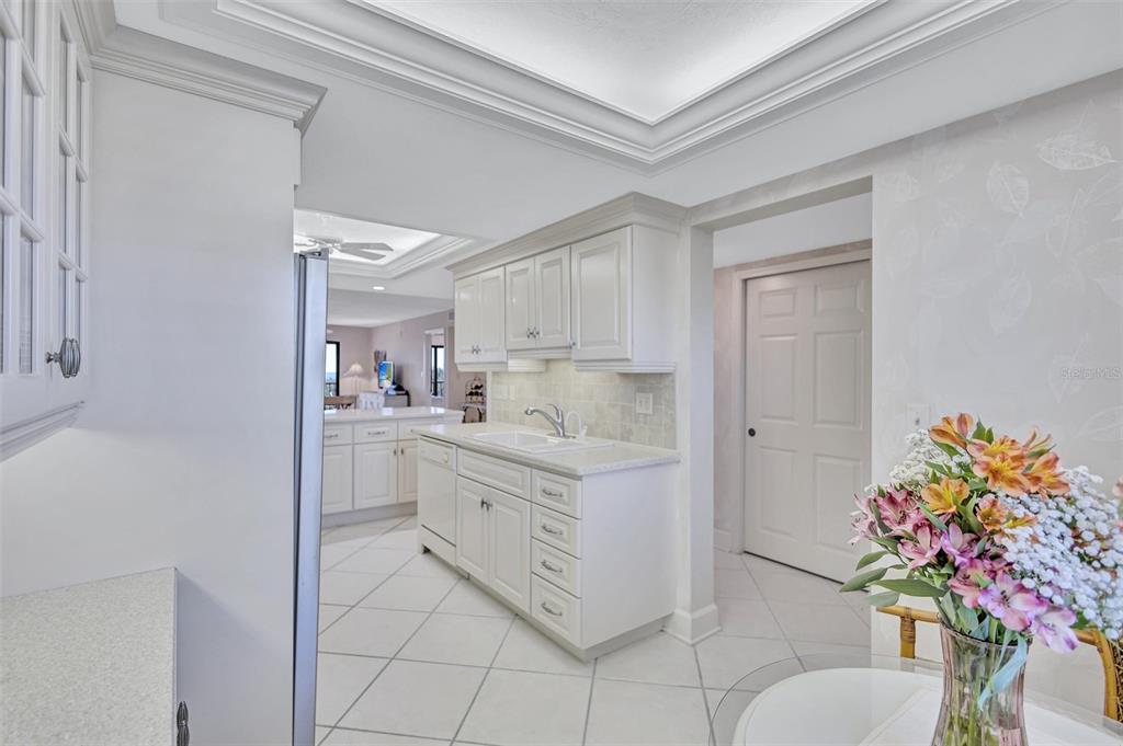 420 Beach Road, Unit 203 Sarasota, FL 34242 - Photo 32 of 91