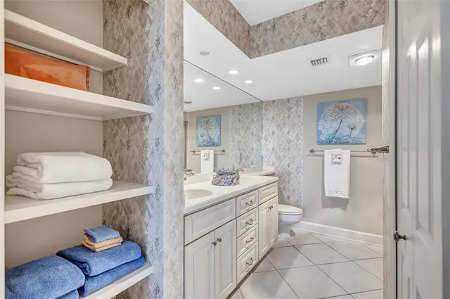 $1,324,900 | 420 Beach Road, Unit 203, Sarasota, FL 34242