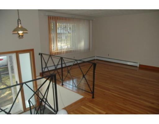 9 Ravenwood Road Peabody, MA 01960 - Photo 4 of 17 Gallery Image 4