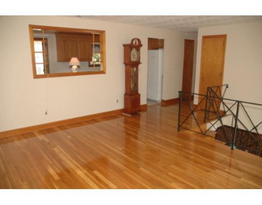9 Ravenwood Road Peabody, MA 01960 - Photo 5 of 17 Gallery Image 5