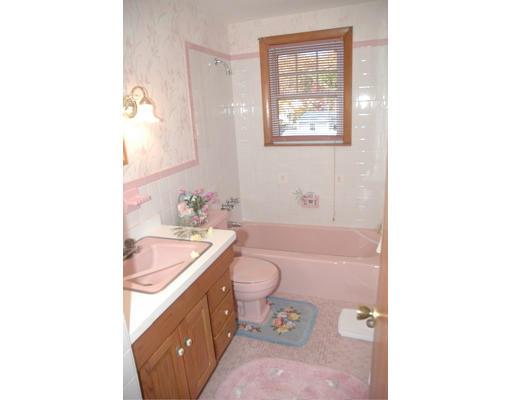 9 Ravenwood Road Peabody, MA 01960 - Photo 8 of 17 Gallery Image 8