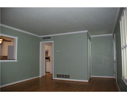 626 Pasadena Place Corpus Christi, TX 78411 - Photo 3 of 10 a view of wooden floor