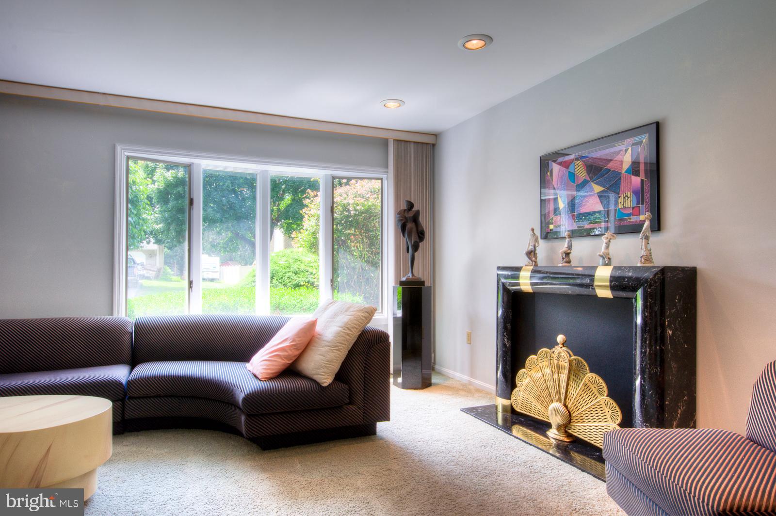 1834 North Eden Road Lancaster, PA 17601 - Photo 17 of 51 Living Room