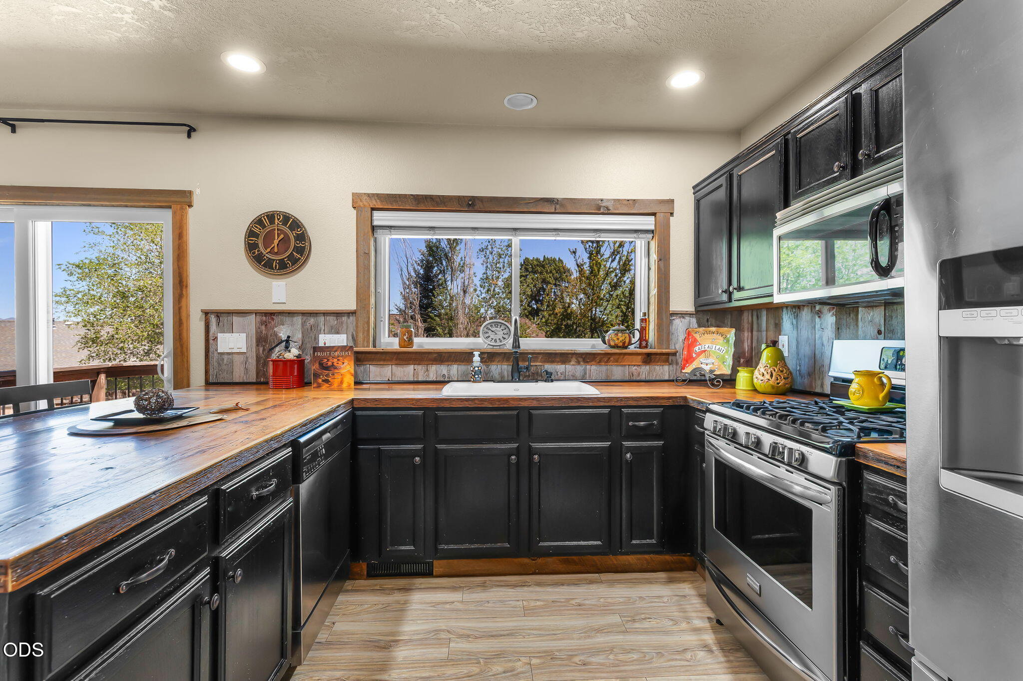 2486 Southwest Valleyview Drive Redmond, OR 97756 - Photo 10 of 55 a kitchen with stainless steel appliances a stove sink and cabinets