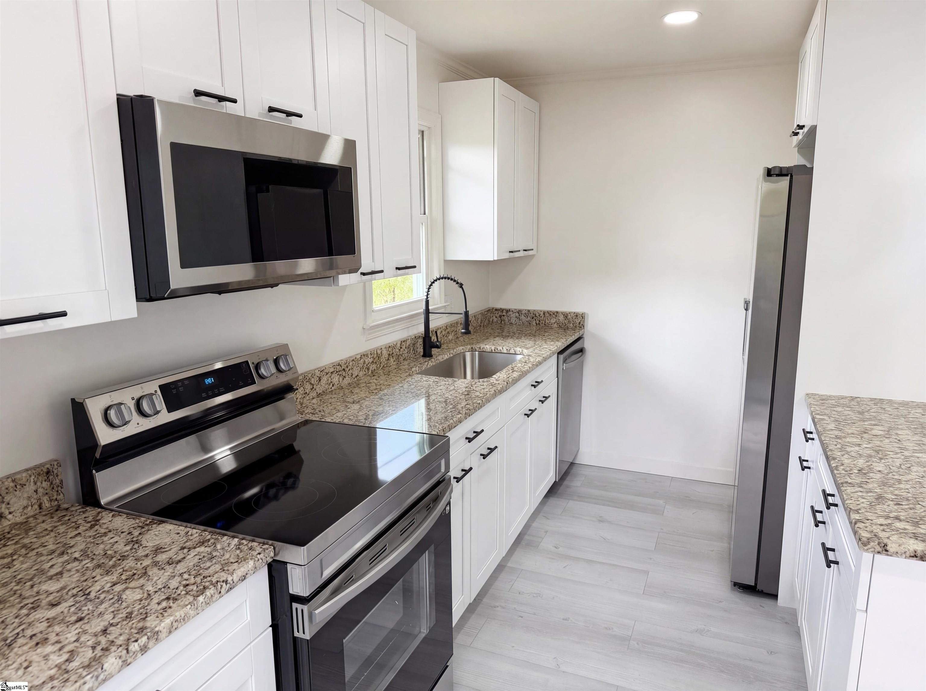 105 Foxhall Court Easley, SC 29640 - Photo 2 of 26