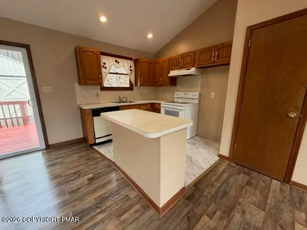 $1,700 | 2147 Milford Road, Bushkill, PA 18324