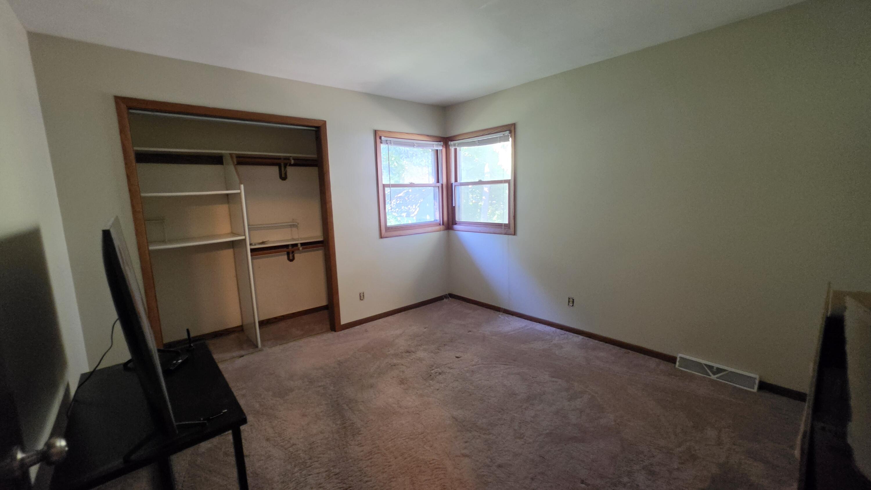 3415 West Cold Spring Road Greenfield, WI 53221 - Photo 11 of 16 20260710_084035