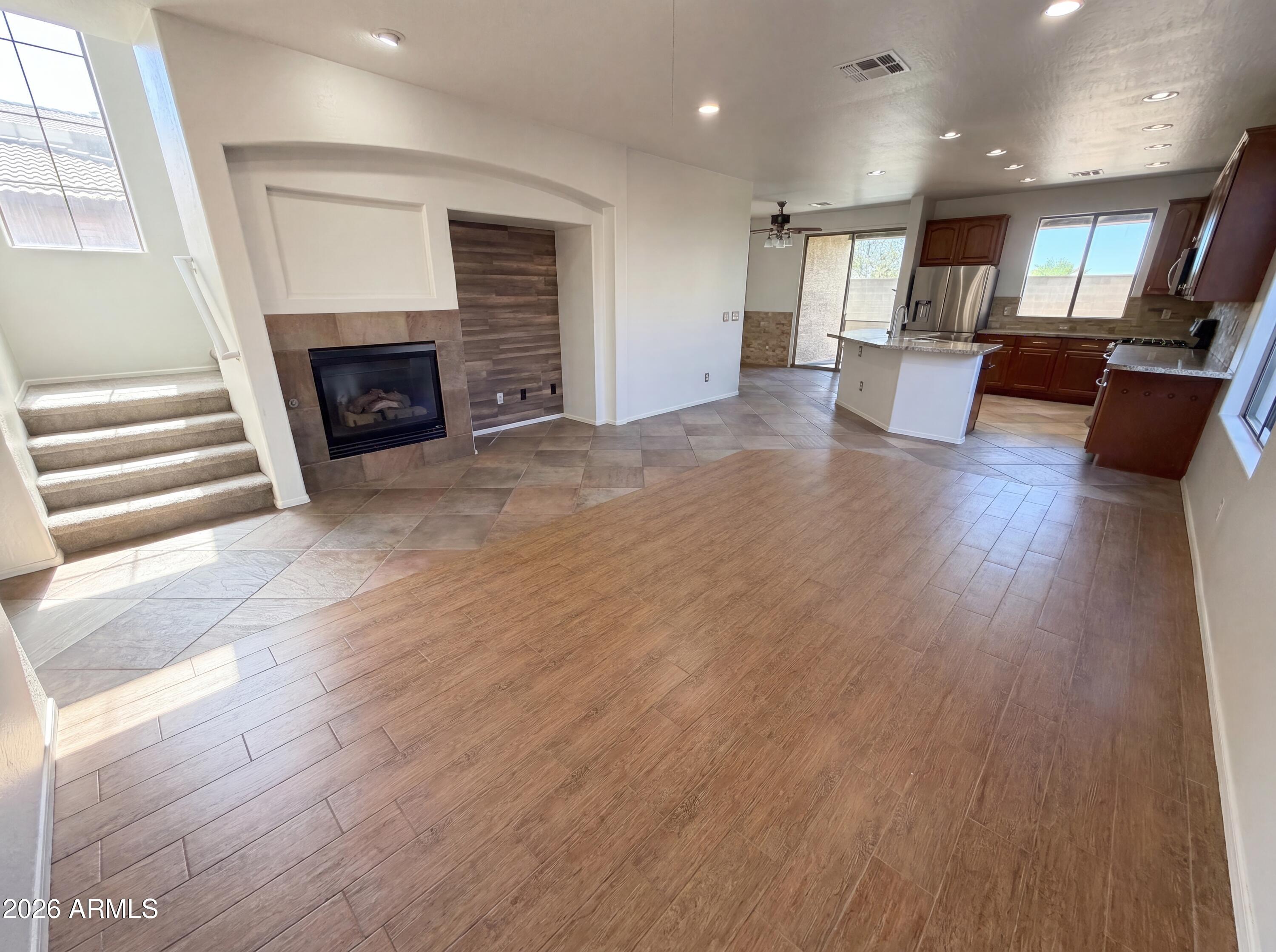 2513 West Florentine Road Phoenix, AZ 85086 - Photo 3 of 38