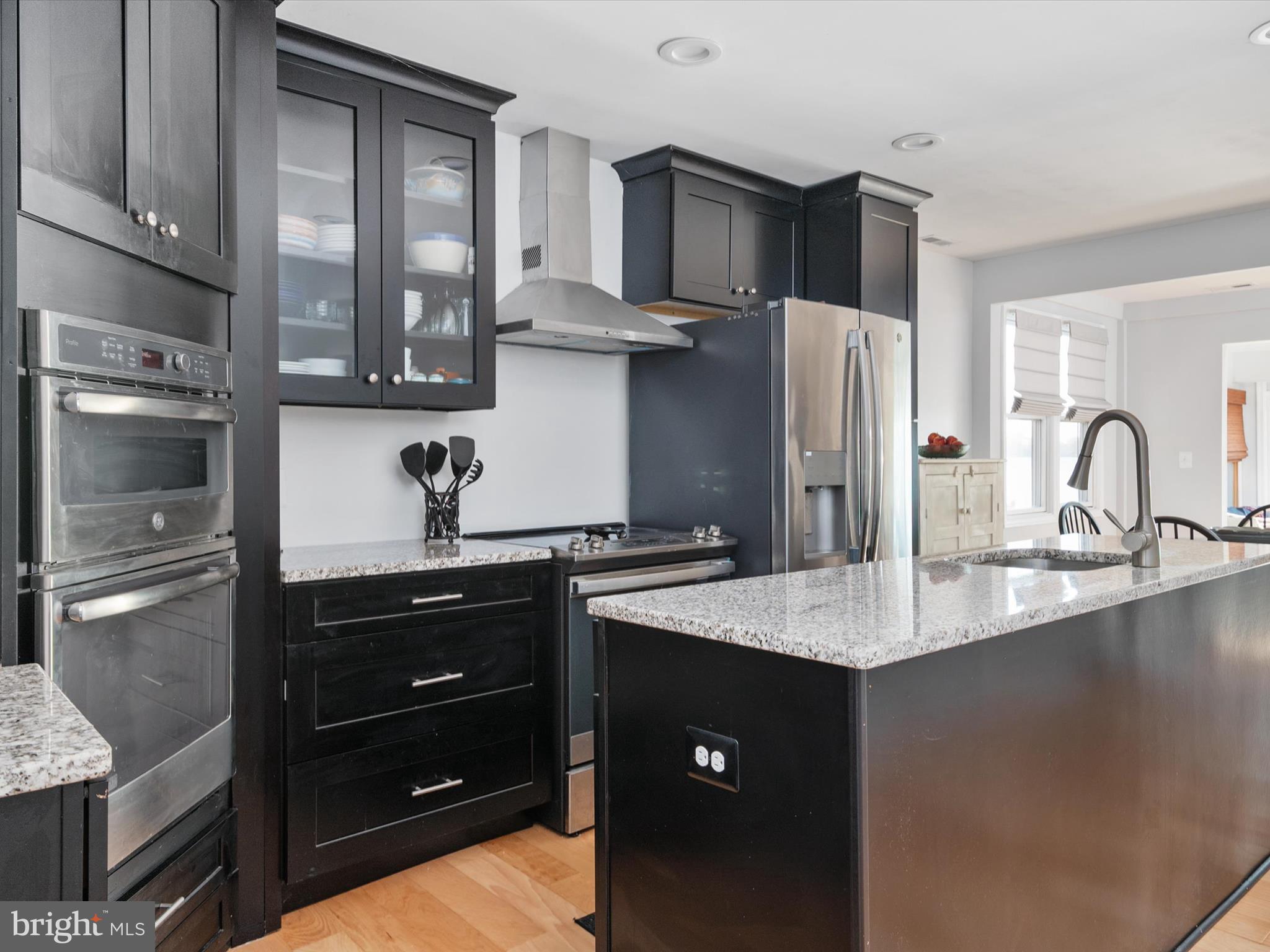 7803 SW Road Pasadena, MD 21122 - Photo 16 of 49 Cute Modern Kitchen