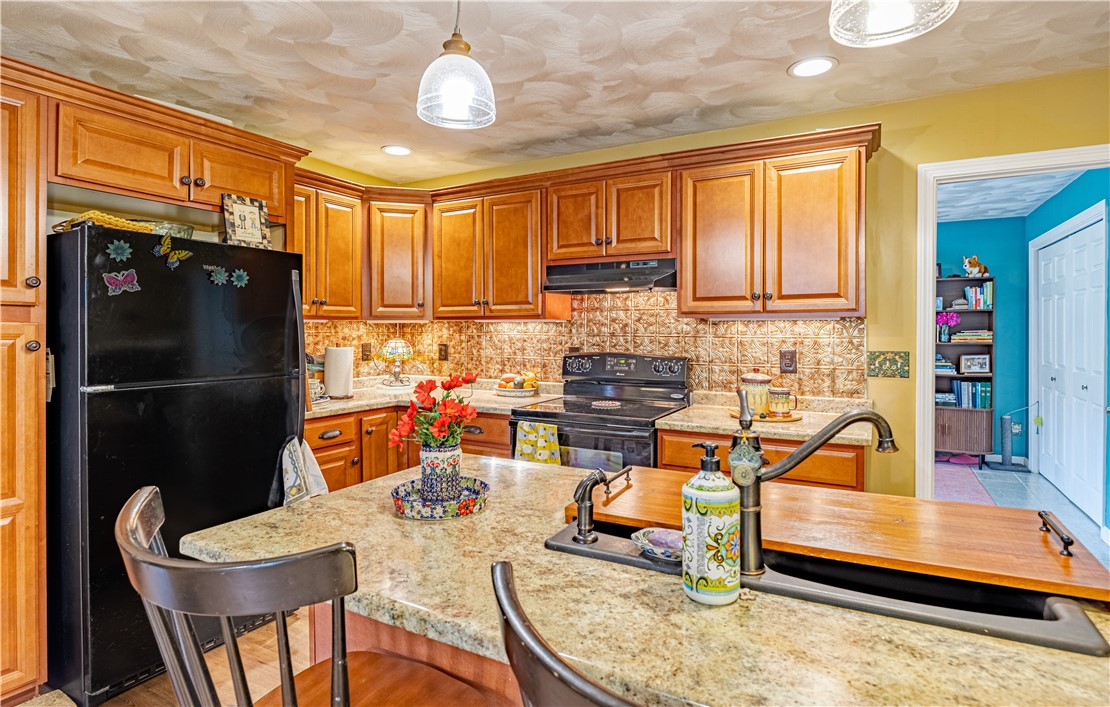 956 Reynolds Road Glocester, RI 02814 - Photo 17 of 28