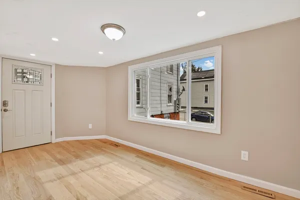 $474,900 | 43 1/2 6th Avenue, Haverhill, MA 01830