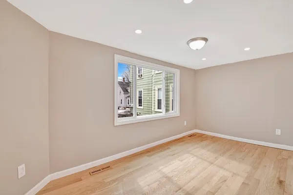 $474,900 | 43 1/2 6th Avenue, Haverhill, MA 01830