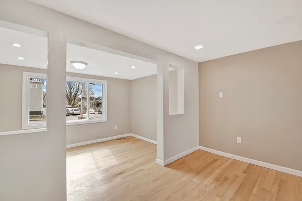 $474,900 | 43 1/2 6th Avenue, Haverhill, MA 01830