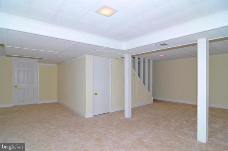 8230 Frye Road Alexandria, VA 22309 - Photo 11 of 30 Family Room