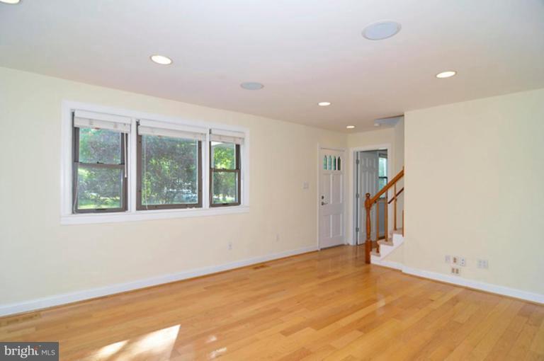 8230 Frye Road Alexandria, VA 22309 - Photo 5 of 30 Living Room #2