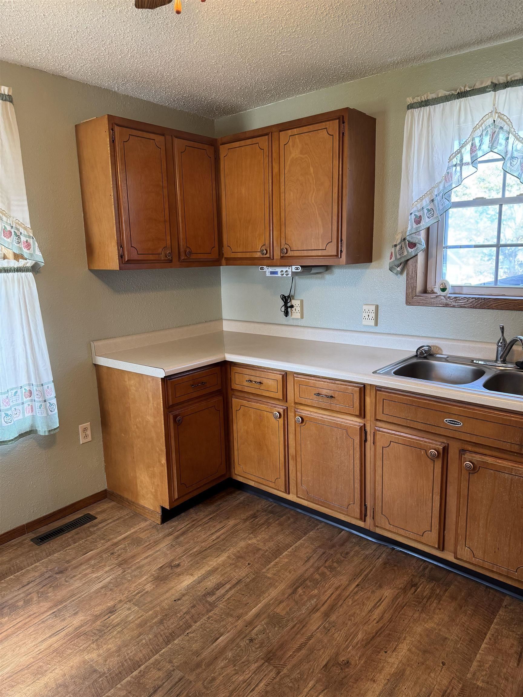 313 East 1st Avenue Delavan, IA 53115 - Photo 6 of 18