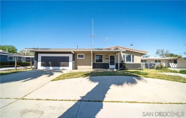 $450,000 | 44641 5th Street East, Lancaster, CA 93535