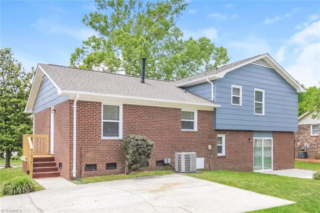 $2,015 | 3200 Flanders Court, High Point, NC 27265