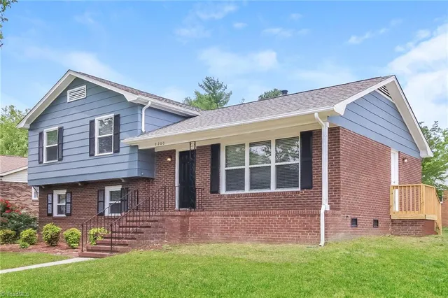 $2,015 | 3200 Flanders Court, High Point, NC 27265