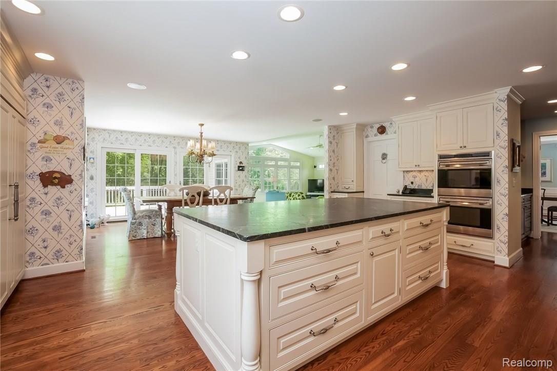 1461 Mill Race Road Rochester, MI 48306 - Photo 15 of 72 021-Kitchen-2802351-medium.jpg