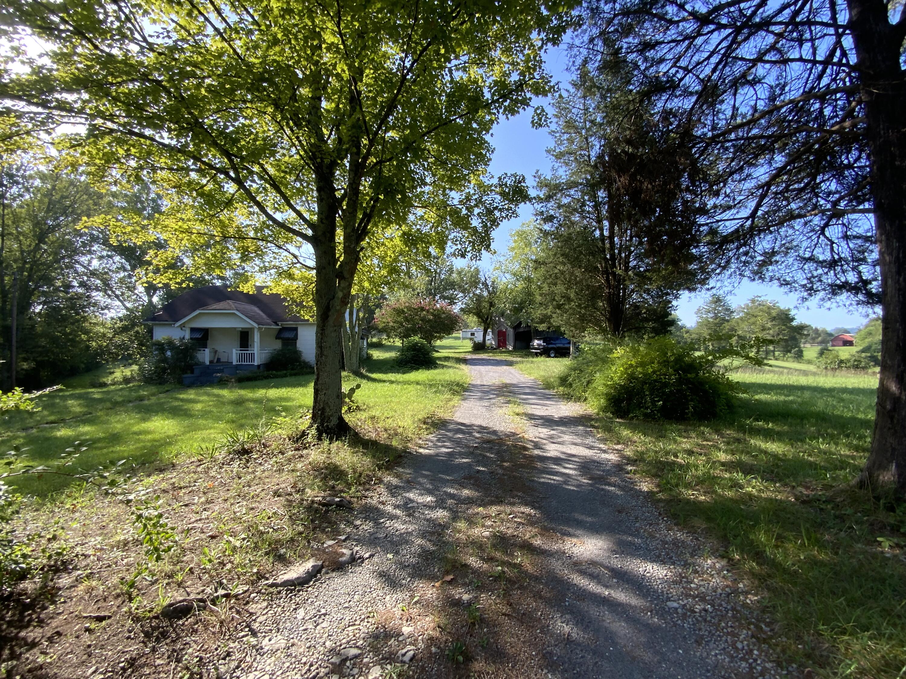 446 Mountain Road Clinton, TN 37716 - Photo 13 of 34 799562E6-059F-4C79-9A76-2BD6DF497E06