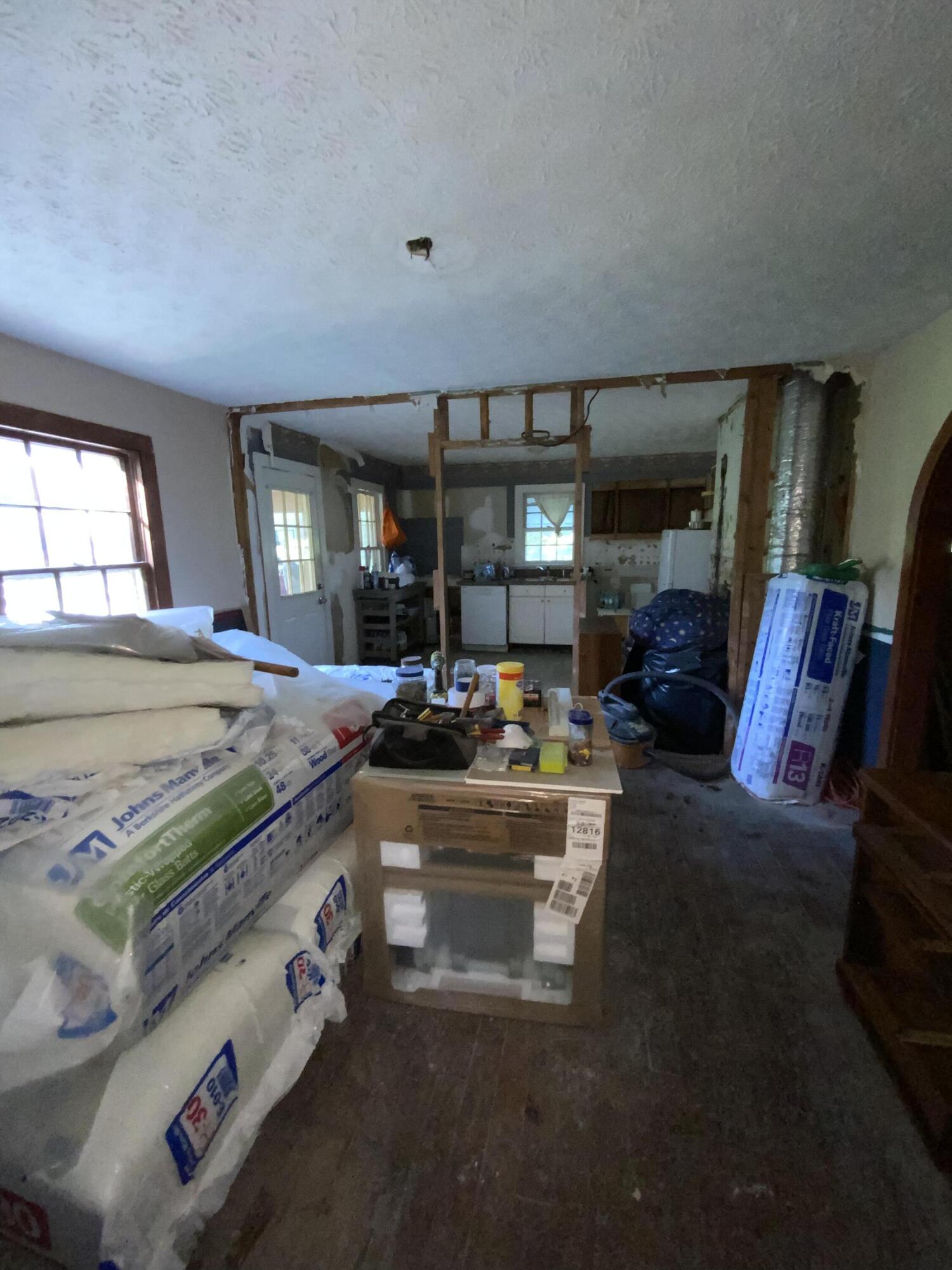 446 Mountain Road Clinton, TN 37716 - Photo 25 of 34 FC68283D-2498-479E-9902-00D8B2E962E5