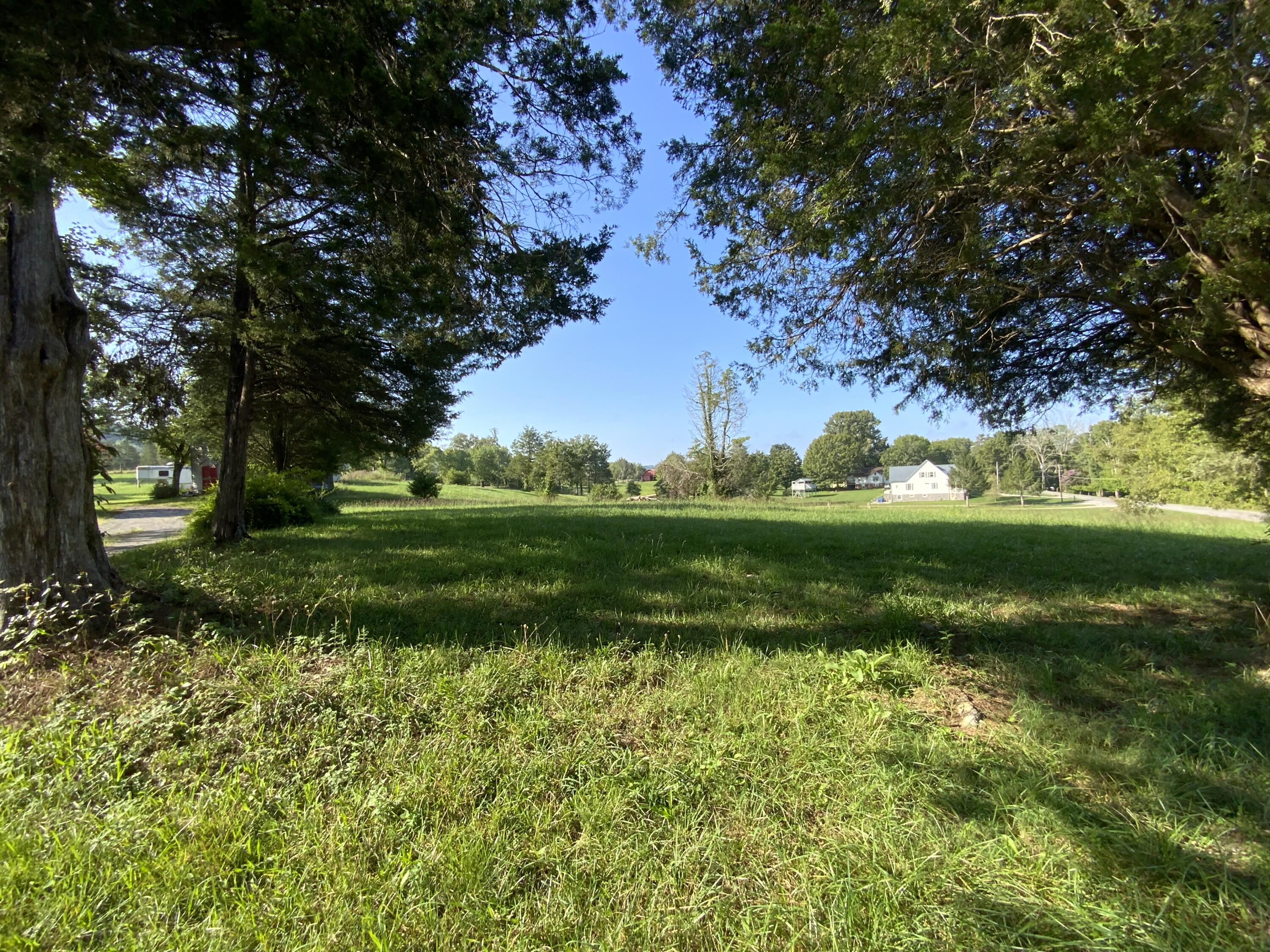 446 Mountain Road Clinton, TN 37716 - Photo 4 of 34 DC87E0E0-CF64-4F1B-8760-B550725B26E1