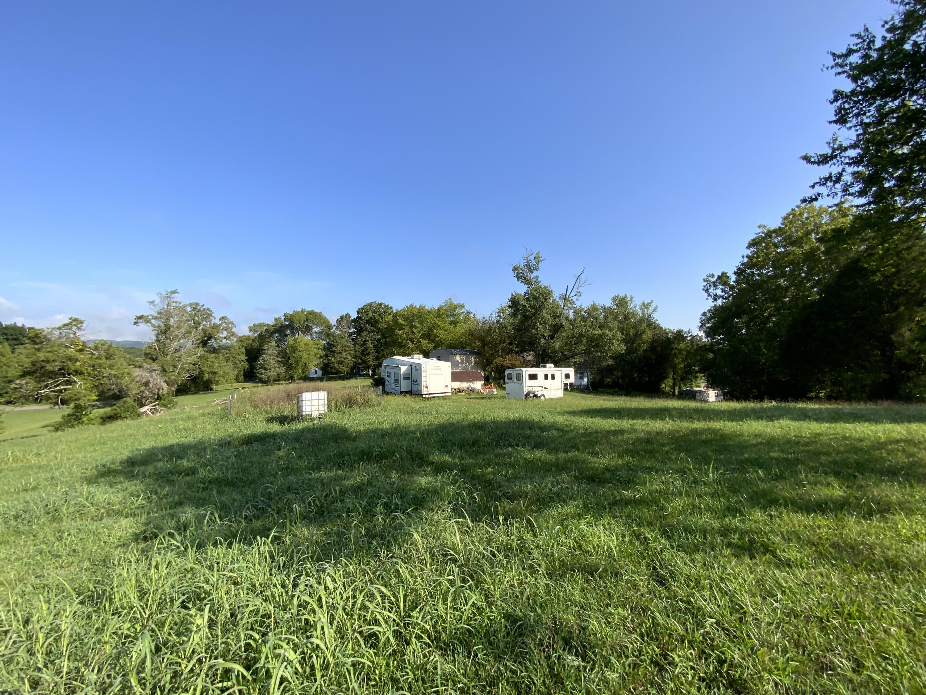 446 Mountain Road Clinton, TN 37716 - Photo 8 of 34 E3D2076D-D45D-402B-9BCB-7F2ABD3342B3