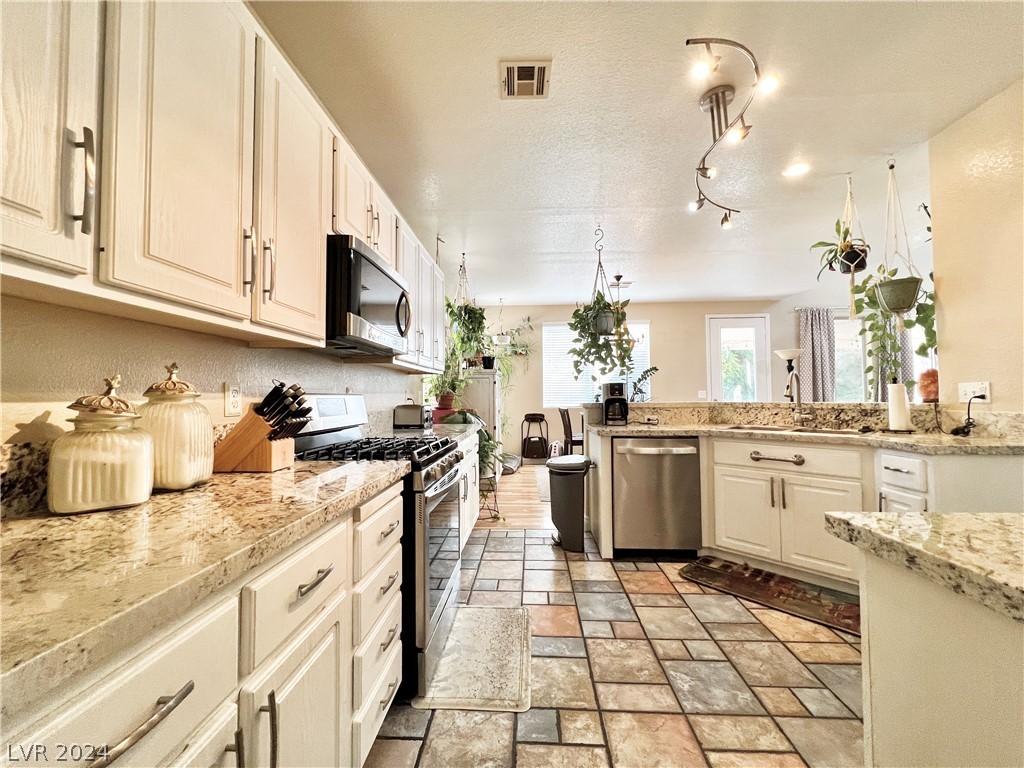 1727 Millstream Way Henderson, NV 89074 - Photo 10 of 28