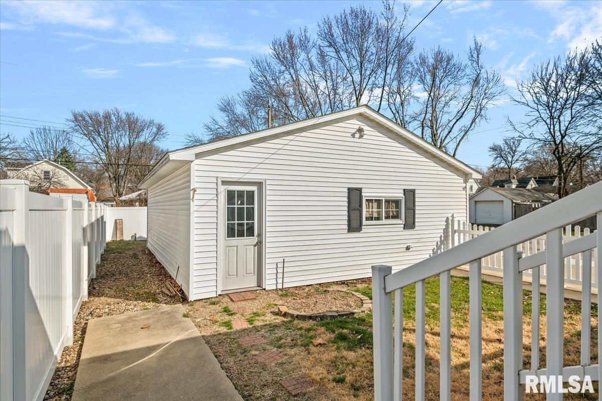 2100 North 16th Street Springfield, IL 62702 - Photo 29 of 32