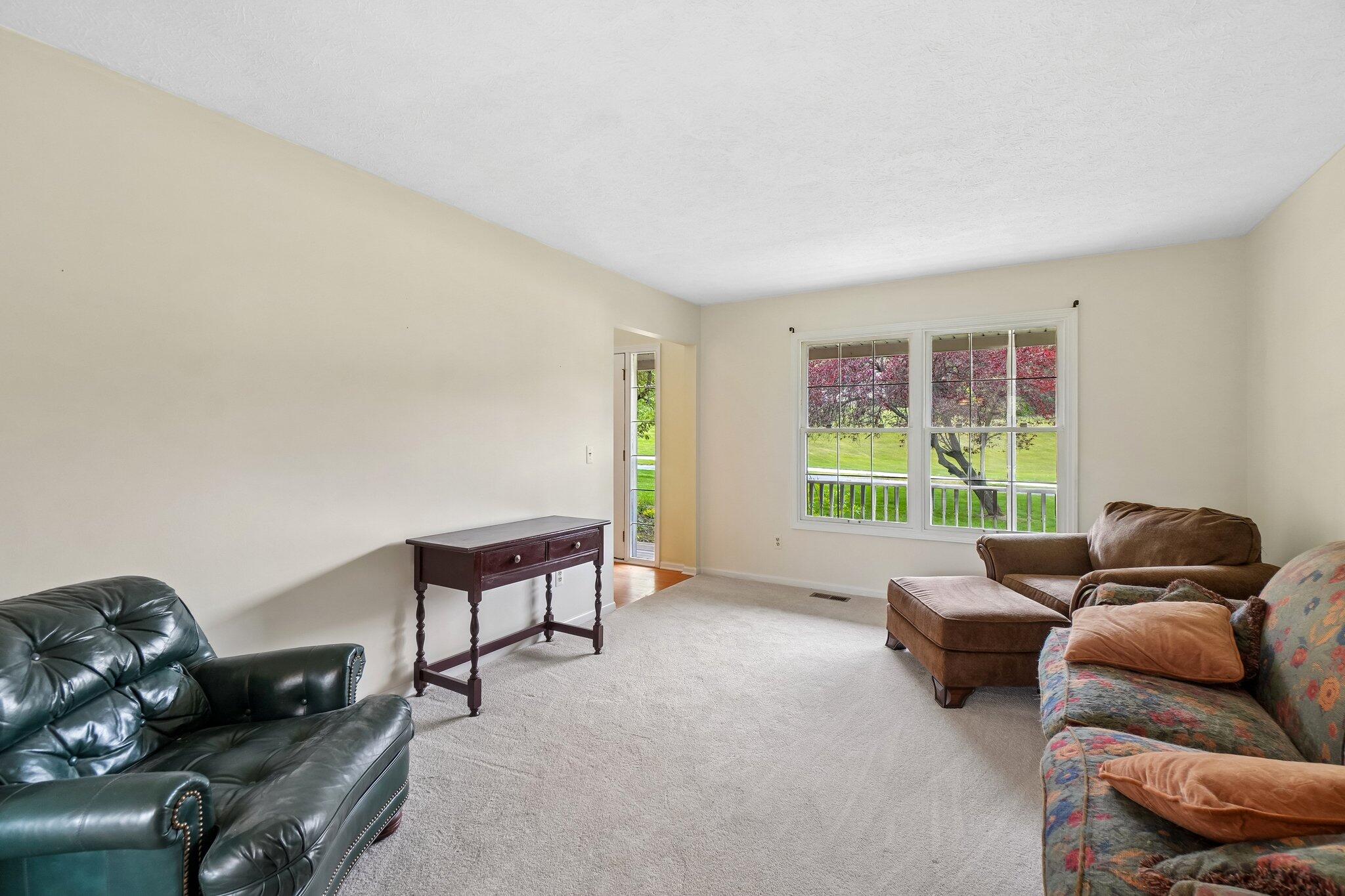 6338 Dalton Ridge Brighton, MI 48116 - Photo 6 of 44 8-web-or-mls-Dalton Rdg-S1605-008