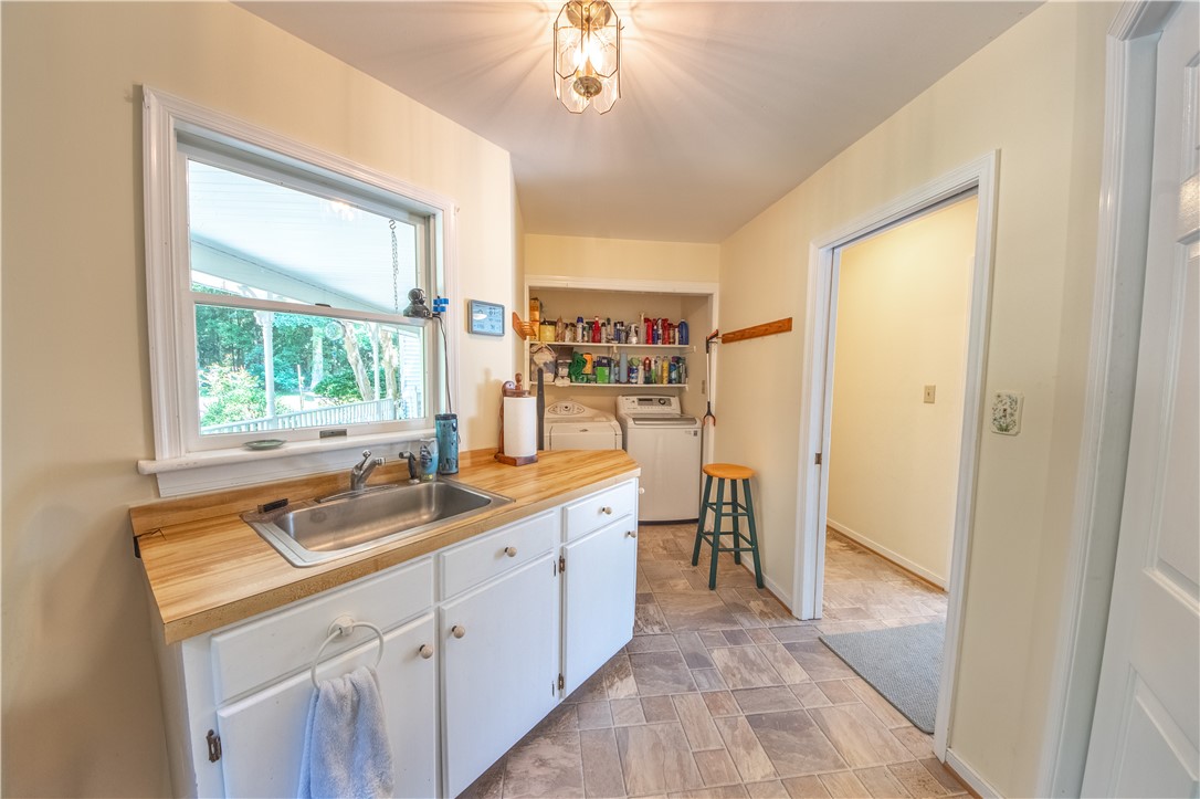 8218 Hell Neck Road Gloucester, VA 23061 - Photo 29 of 50 Laundry/Mud Room