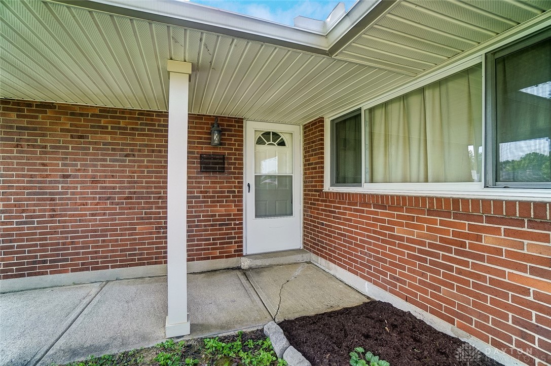 4960 Tilbury Road Huber Heights, OH 45424 - Photo 4 of 34