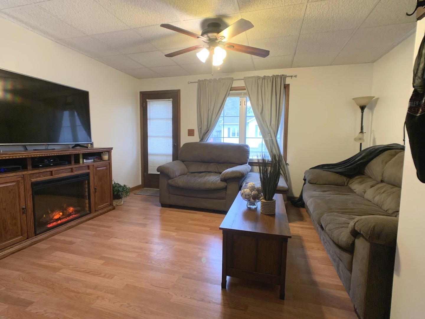 608 West Cleveland Street Spring Valley, IL 61362 - Photo 13 of 35 a living room with furniture and a flat screen tv