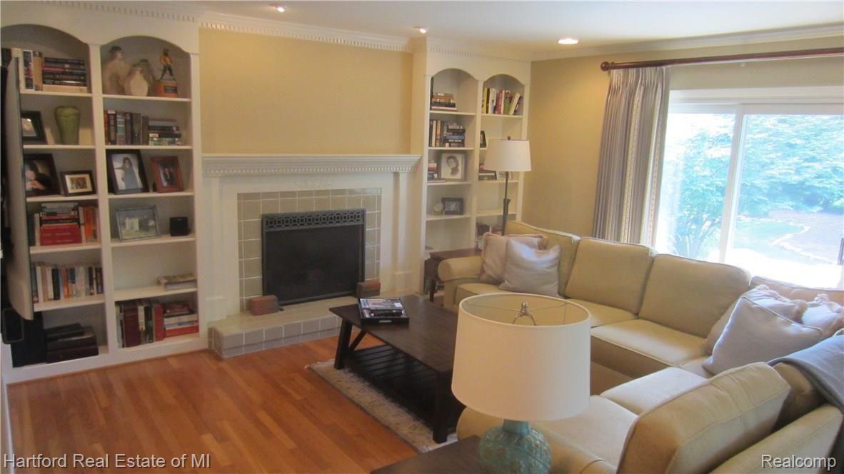 23655 Gill Road Farmington, MI 48335 - Photo 10 of 35 IMG_5304.JPG