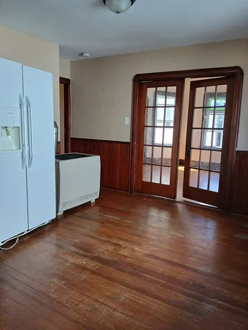 $1,400 | 196 Hope Street, Unit 2, Fall River, MA 02721