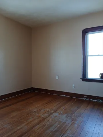 $1,400 | 196 Hope Street, Unit 2, Fall River, MA 02721