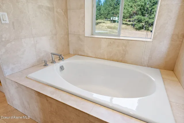 $1,160,000 | 2953 East Badger Road, Harrison, ID 83833