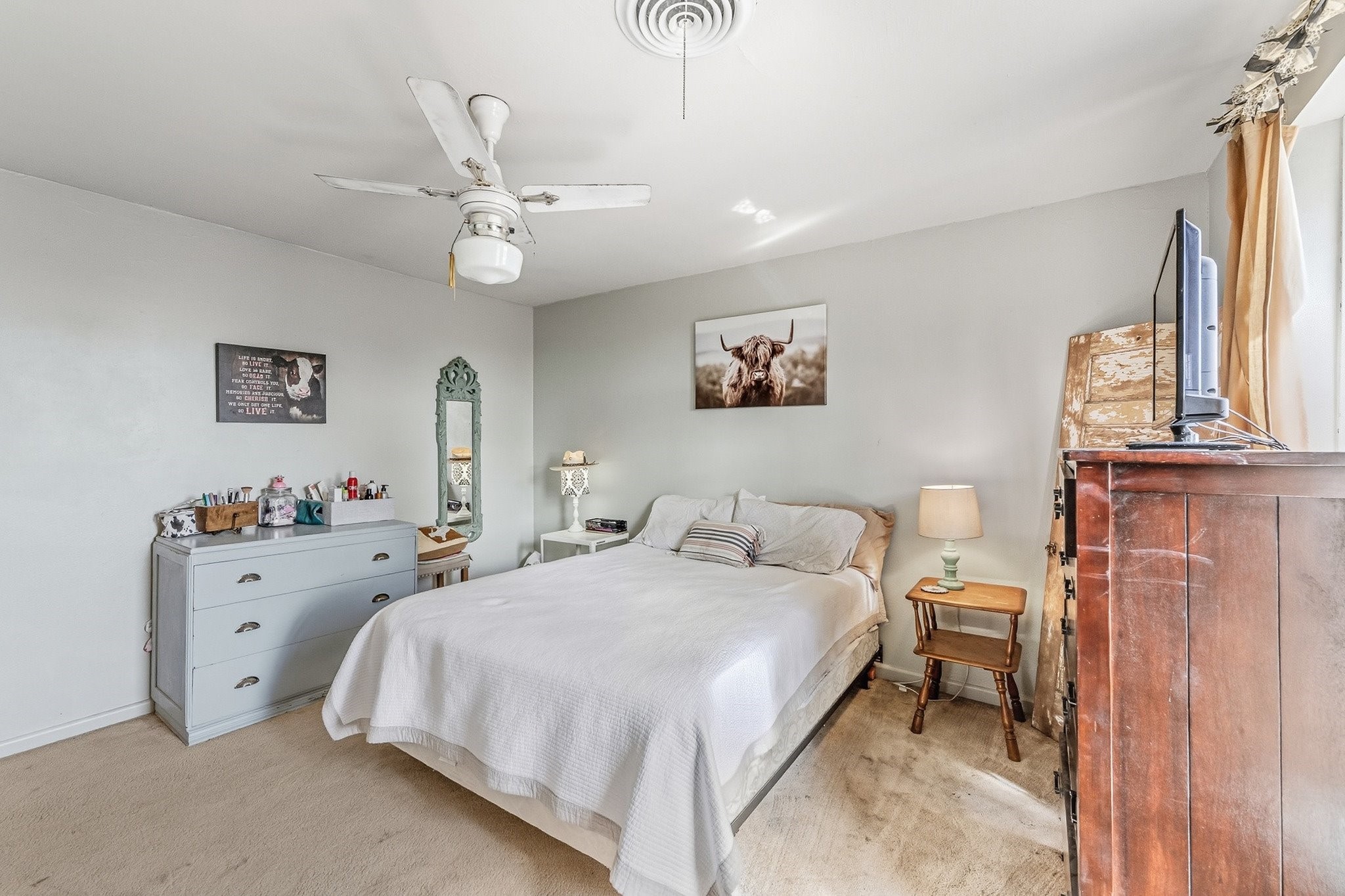 9523 West Fm 1644 Calvert, TX 77837 - Photo 11 of 22 a bedroom with a bed and a chandelier