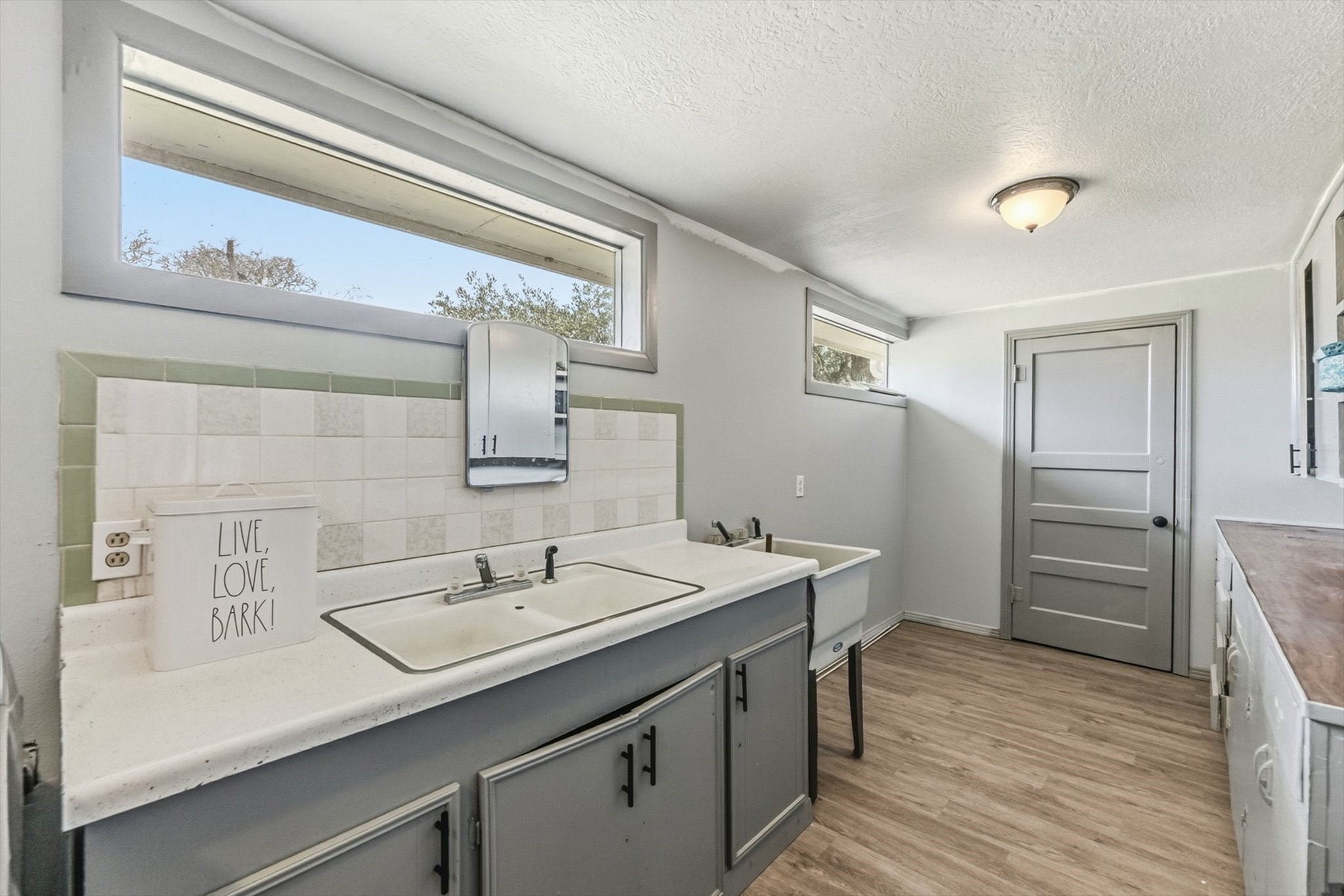 9523 West Fm 1644 Calvert, TX 77837 - Photo 18 of 22 a bathroom with a sink and a mirror