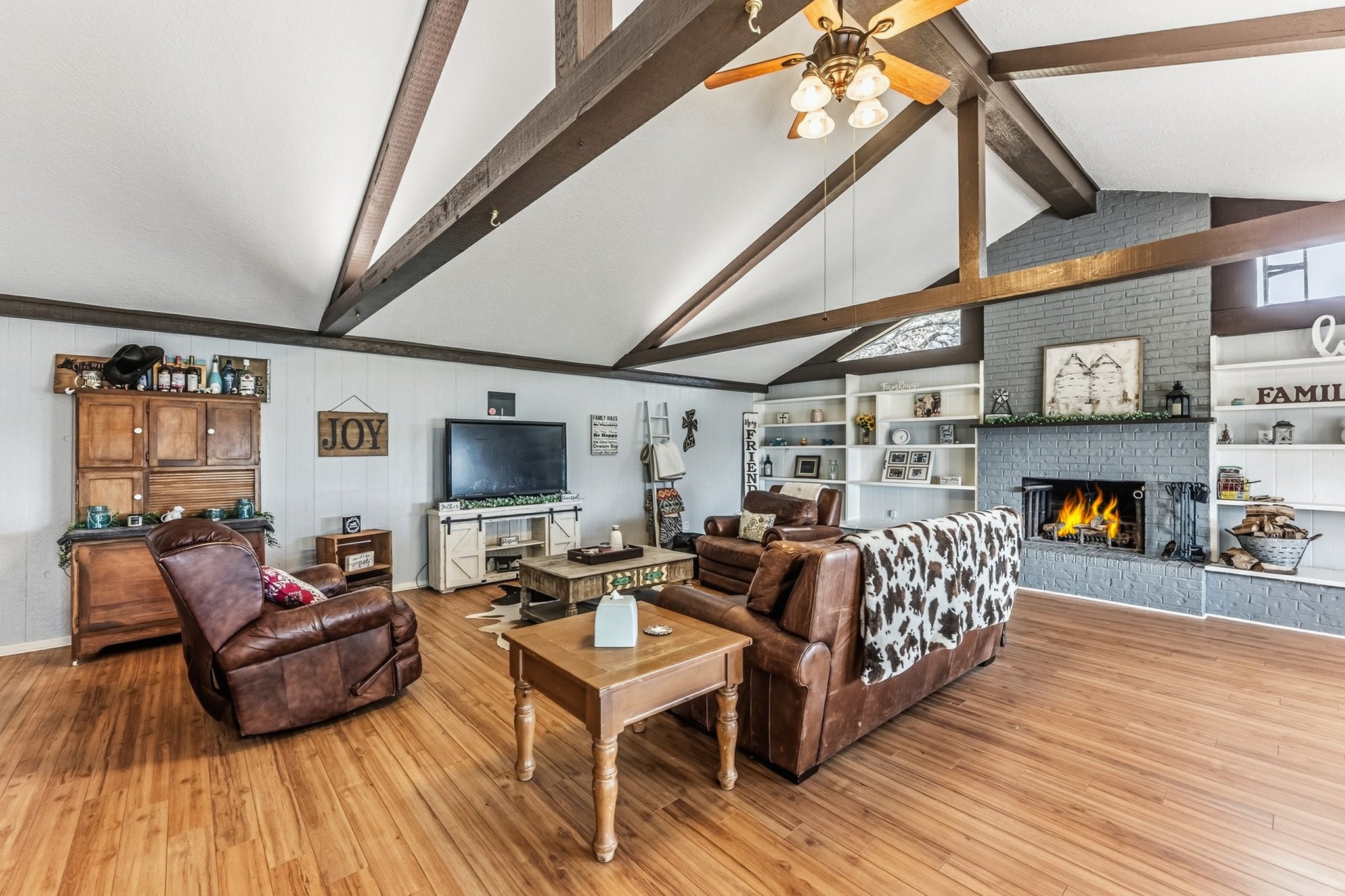 9523 West Fm 1644 Calvert, TX 77837 - Photo 7 of 22 a living room with furniture and a fireplace