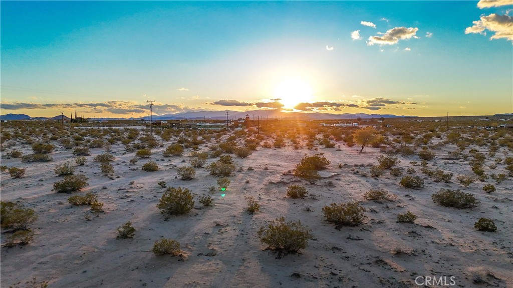65370 Brant Crossing Road Joshua Tree, CA 92252 - Photo 20 of 40 a view of a sky from a beach