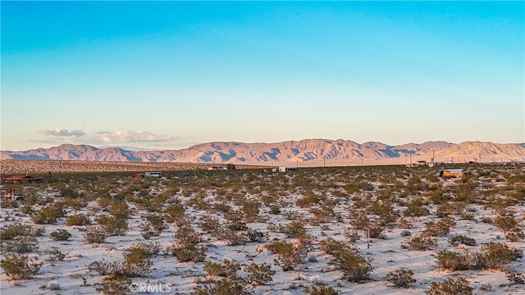 65370 Brant Crossing Road Joshua Tree, CA 92252 - Photo 23 of 40 a view of city and mountain